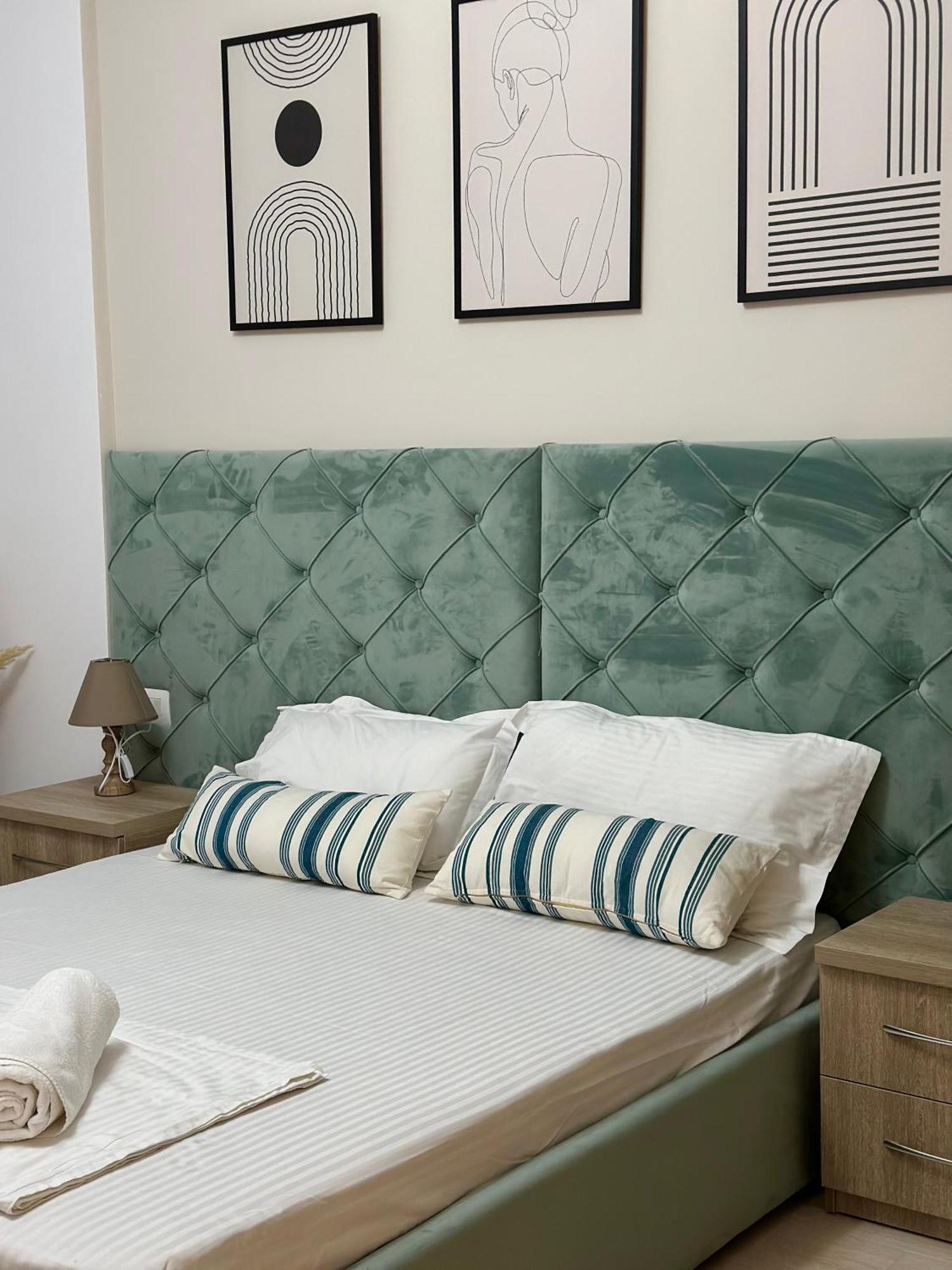 Lungomare Luxury Sea View Apartaments Vlorë Extérieur photo