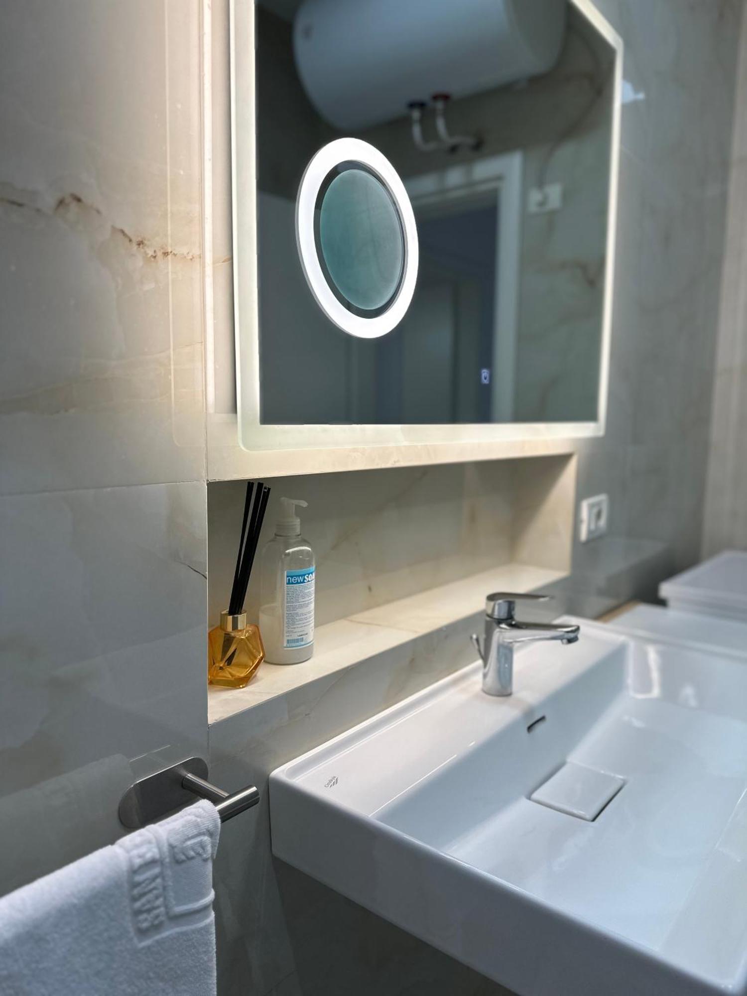 Lungomare Luxury Sea View Apartaments Vlorë Extérieur photo