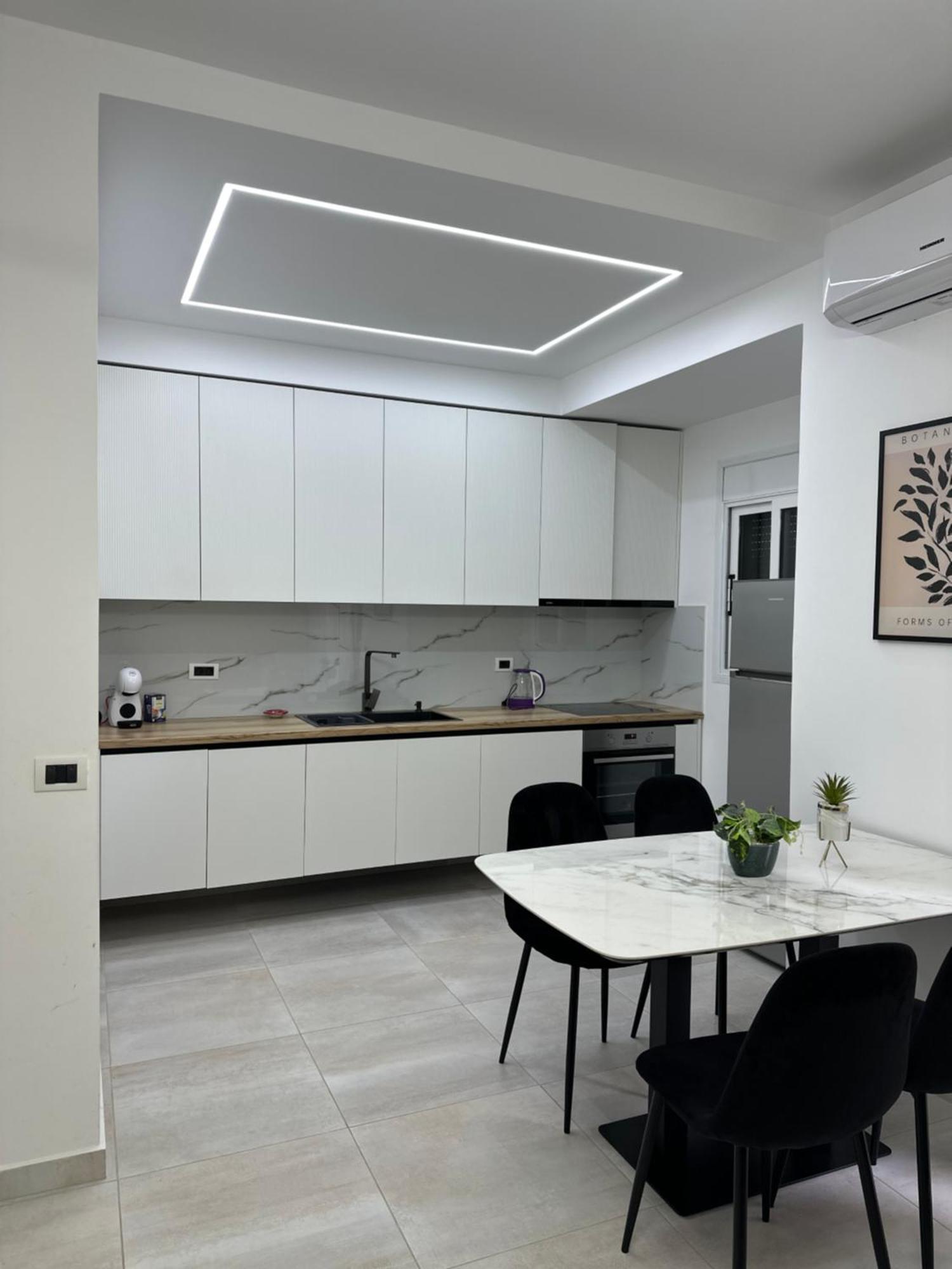 Lungomare Luxury Sea View Apartaments Vlorë Extérieur photo