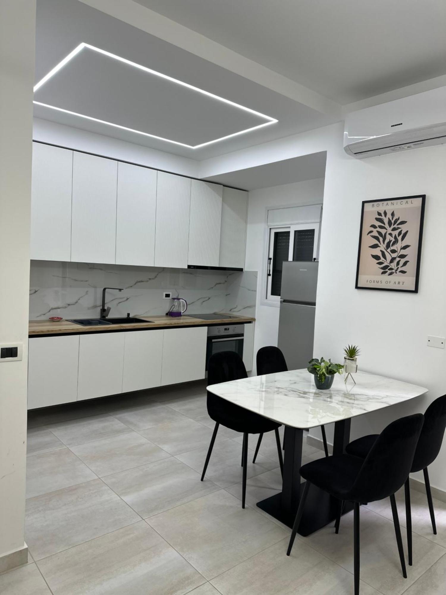 Lungomare Luxury Sea View Apartaments Vlorë Extérieur photo